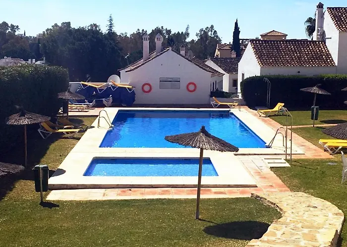 Дом отдыха Townhouse With Pool Near Puerto Banus *