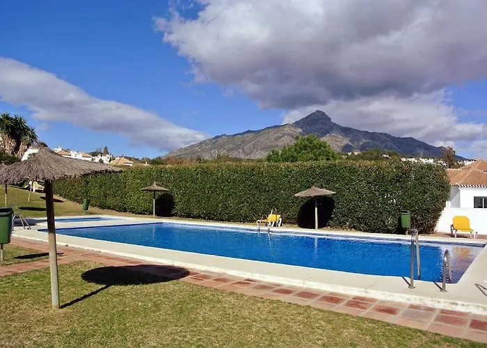 Townhouse With Pool Near Puerto Banus Дом отдыха Марбелья