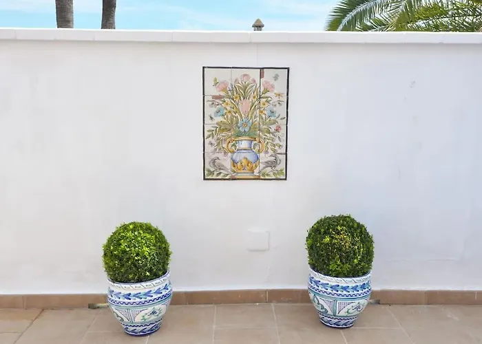 Дом отдыха Townhouse With Pool Near Puerto Banus *