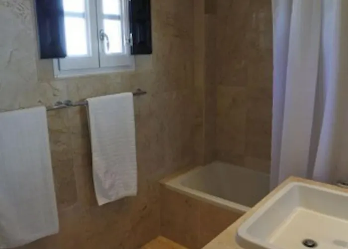 Townhouse With Pool Near Puerto Banus Дом отдыха