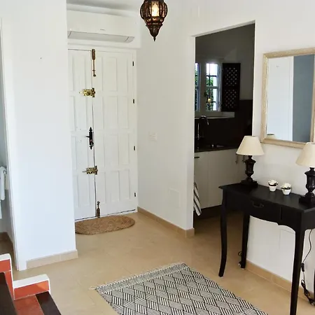 Townhouse With Pool Near Puerto Banus 마르베야