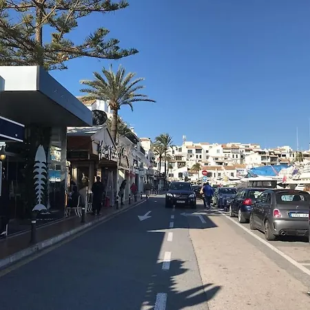 Townhouse With Pool Near Puerto Banus *
