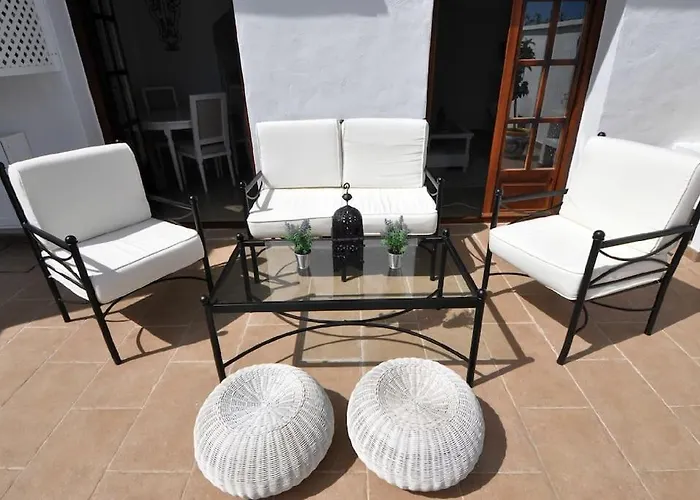 Townhouse With Pool Near Puerto Banus