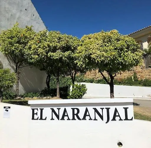 Townhouse With Pool Near Puerto Banus マルベーリャ