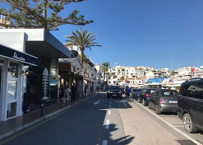Townhouse With Pool Near Puerto Banus *