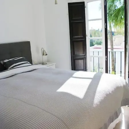 Townhouse With Pool Near Puerto Banus Дом отдыха *